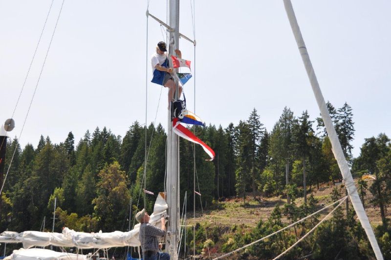 06 Brian replaces a flag halyard aboard Cheetah