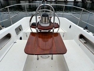 Cockpit table